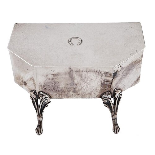 A George V table shaped silver trinket box, on four legs, pl...