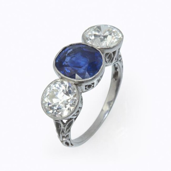 A Kashmir sapphire, diamond, and platinum ring