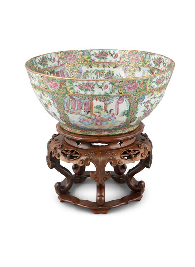 A LARGE CHINESE EXPORT CANTON PORCELAIN PUNCH BOWL...