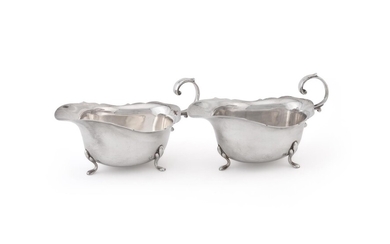 A PAIR OF SILVER SHAPED OVAL SAUCE BOATS, WILLIAM SUCKLING LTD.