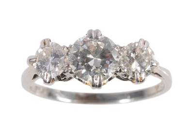 A THREE STONE DIAMOND RING three brilliant-cut diamonds, c.1...