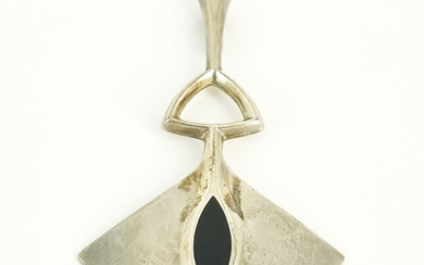 A VINTAGE DAVID ANDERSEN STERLING SILVER AND ONYX PENDANT
