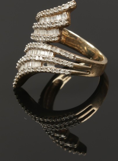 A ladies 9ct gold and diamond set Art Deco ring, size P, 5.8...