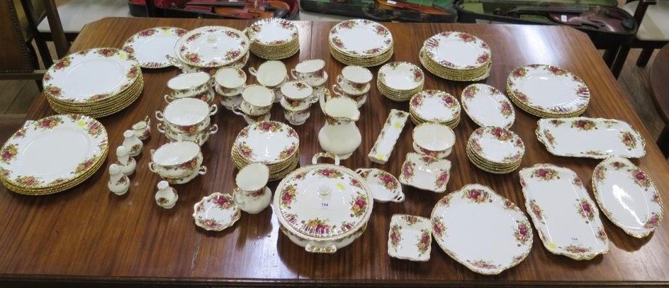 A large collection of Royal Albert Old Country Roses, tea an...