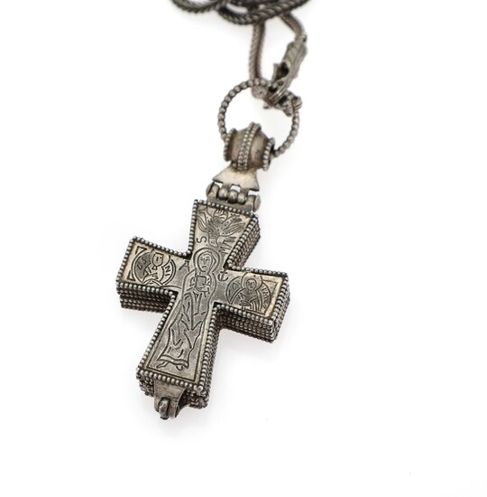 NOT SOLD. A necklace with a hinged cross of sterling silver. L. app. 68 cm....