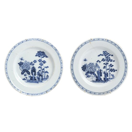 NOT SOLD. A pair of Delft faience dishes and two single dishes. 18th century. Diam. 30-34.5 cm. (4) – Bruun Rasmussen Auctioneers of Fine Art