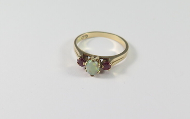 AN OPAL, RUBY AND 9ct GOLD RING