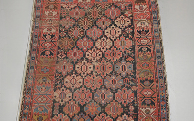 ANTIQUE ORIENTAL KILIM-STYLE RUG IN HAND-KNOTTED WOOL.