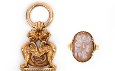 Bague victorienne en camée agate et sceau en or, fin du 19e siècle, comprenant :...