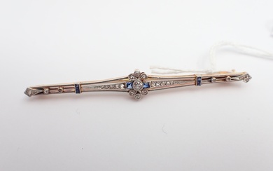 Broche barrette en or, diamant taille ancienne, roses et saphirs calibrés, poids 6,8g, longueur 7,5cm
