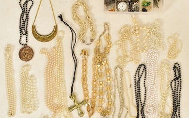 COLLECTION OF COSTUME THEATRE JEWELLERY ACCESSORIES