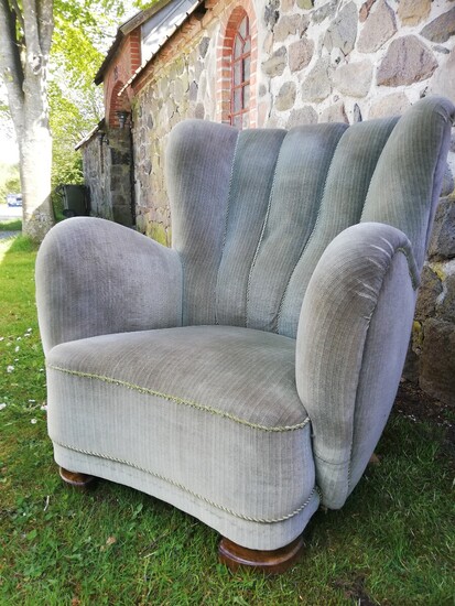 Danish cabinetmaker: Easy chair with wooden legs. Upholstered with velour. H. 90 cm. W. 80 cm. D. 90 cm.