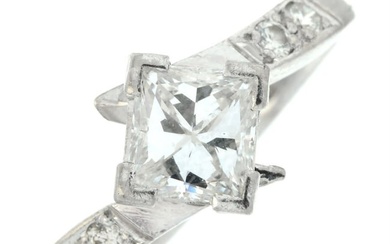 Diamond crossover ring, with diamond shoulders