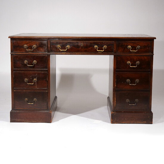 EARLY to MID-20th CENTURY KNEEHOLE DESK
