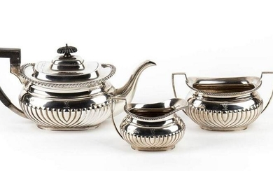 English sterling silver three pieces tea set - London