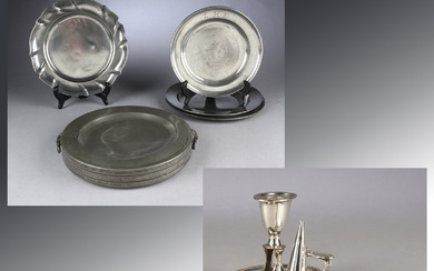 Four pewter plates and a hot metal plate of pewter, 17th-18th century (5)