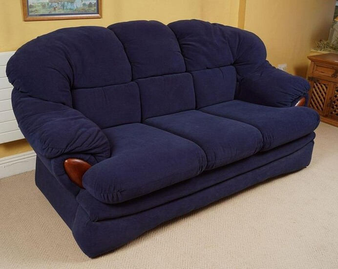 LARGE 3 SEATER SETTEE