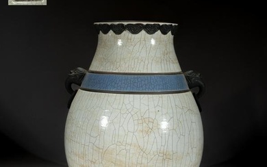Large Chinese Export Porcelain Vase