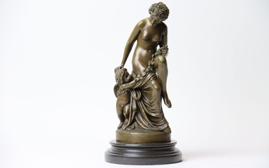MILO (1893-1970), Vénus partageant des fleurs avec Cupidon, sculpture en bronze et socle en marbre...