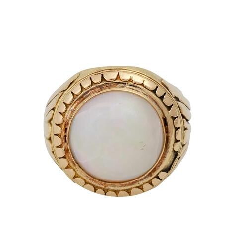 Massiver Ring mit weißem Opalcabochon