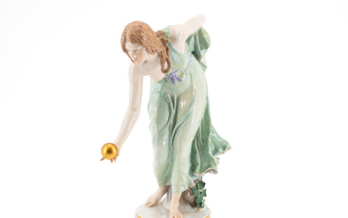 Meissen | PORCELAIN FIGURE OF THE BALL PLAYER