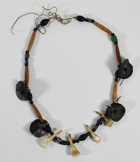 NORTHERN PLAINS SIOUX INDIAN TRADING BEAD NECKLACE
