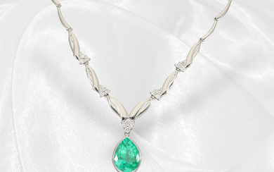 Necklace: very fine platinum necklace with certified Colombian emerald "Minor" of 3.97ct, IGI Report