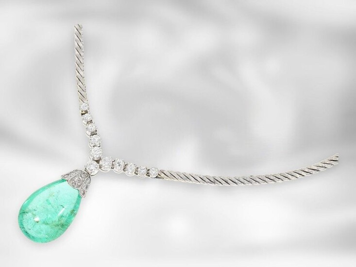 Necklace: very nice white gold vintage necklace with large emerald drop and diamonds, total ca. 12,6ct, 18K Gold