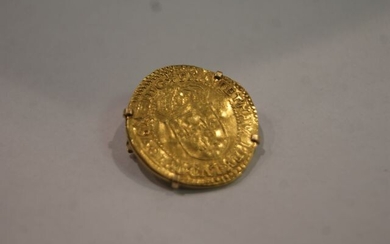 Old coin (?) in 18 kt yellow gold mounted in brooch . Pewter restoration. Gross weight 5, 48 g . Length 2, 3 cm approximately