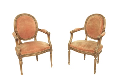 Paire de fauteuils cabriolet à dossier médaillon, assise en velours orange, 88X50X57 style Louis XVI...