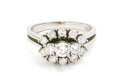 Ring, 750er WG. mit zwölf Diamanten im