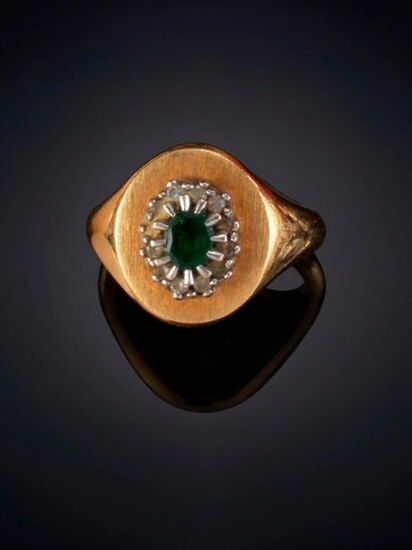 SET OF TWO RINGS, ONE IN THE FORM OF A SEAL WITH A CENTRAL ONYX PLATE AND THE OTHER DECORATED IN ITS CENTER BY A ROSETTE OF EMERALDS AND BRILLIANTS. Mounting in 18 k yellow gold. Price: 350,00 Euros. (58.235 Ptas.)