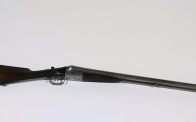Shotgun juxtaposed GALAND, calibre 12/70, notched flip-flop, mode of extraction: ejectors. Origin: Belgium. L of the barrels: 75 cm. Total L: 113 cm. Monogrammed (Precision state: Pricked barrel, wears at the end of the stick and rifling with wood)...