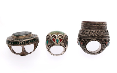 Three large Turkish silver rings, 20th Century.