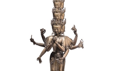 Une statue indienne d'un Avalokiteshvara debout, 19e siècle Bronze avec des traces de polychromie. Figure...