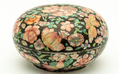 VERY BEAUTIFUL CHINESE PORCELAIN LIDDED BOWL WITH FLOWER DECOR