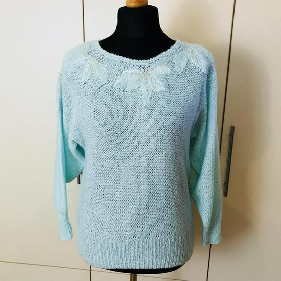 Vintage Women's Blue Acrylic Sweater