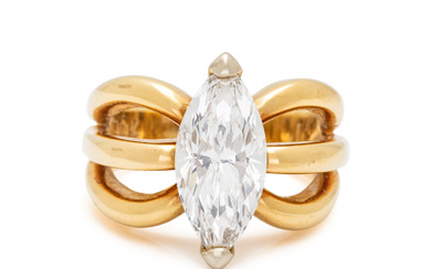 YELLOW GOLD AND TREATED DIAMOND RING