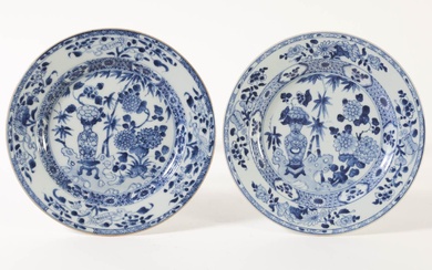 iGavel Auctions: Pair of Chinese Export Porcelain Blue and White Dishes, 18th Century 2AEW5C