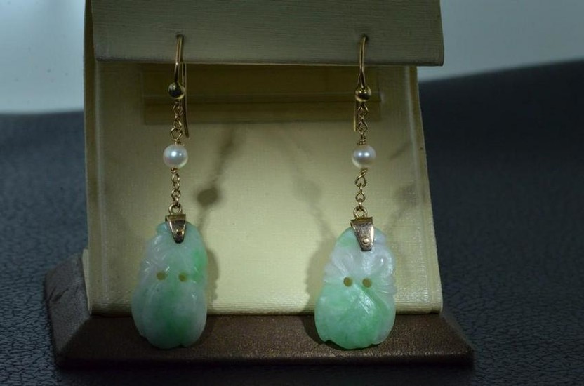 10 KT Yellow Gold Jade and Pearl Earrings and Pendant