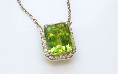 14 kt. Yellow gold - Necklace with pendant - 1.90 ct Peridot - Diamonds