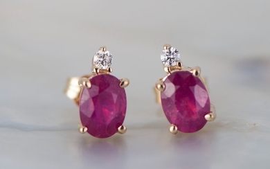 14 kt. Yellow gold - Ruby & diamond stud earrings