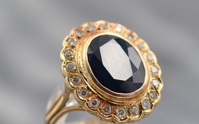 18 kt. Yellow gold - Ring - 5.90 ct Sapphire - Diamonds