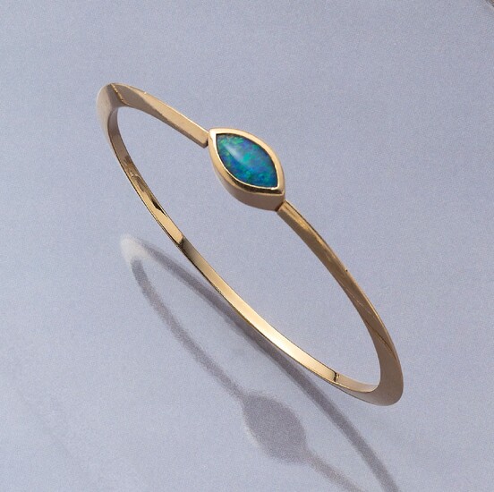 18 kt gold bangle with opal, YG...
