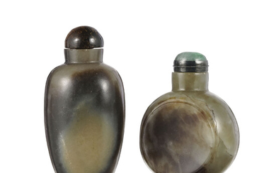 2 flacons à priser en jade, Chine, dont un flacon "integral dish", avec poinçon sous le couvercle, h. 6,5 cm et 8 cm