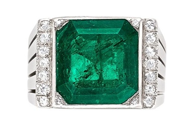 55195: Colombian Emerald, Diamond, Platinum Ring Ston