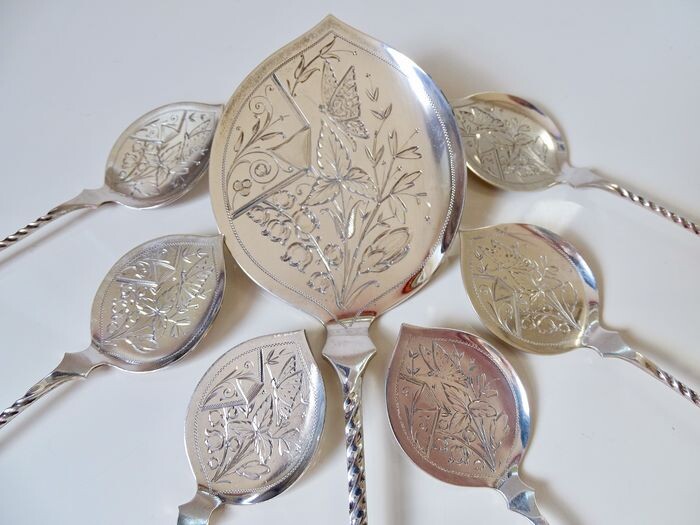 6 beautiful ice cream spoons with 1 serving spoon floral and engraved with butterflies - .833 silver - Fa. J.M. van Kempen & Zn te Voorschoten - Netherlands - 1891