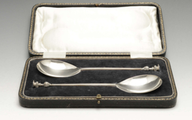 A cased pair of 1920's silver reproduction seal top spoons.