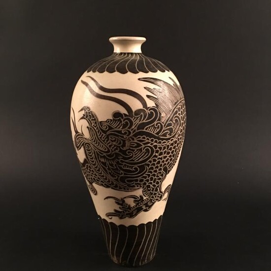 Chinese Cizhou Kiln Carved 'Dragon Meiping Vase