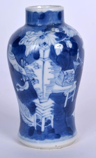 A 19TH CENTURY CHINESE BLUE AND WHITE PORCELAIN VASE